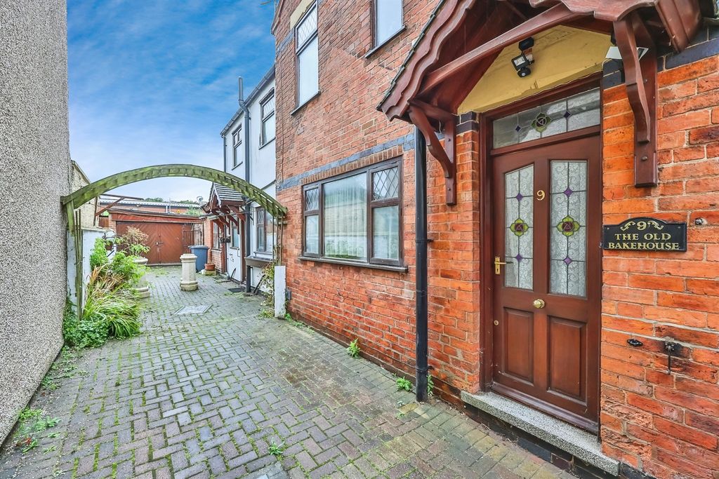 Property photo 2 of 17