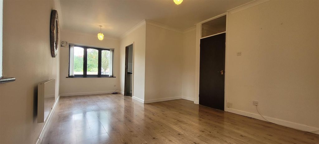 Property photo 2 of 8 6 Kipling Recp.Jpg