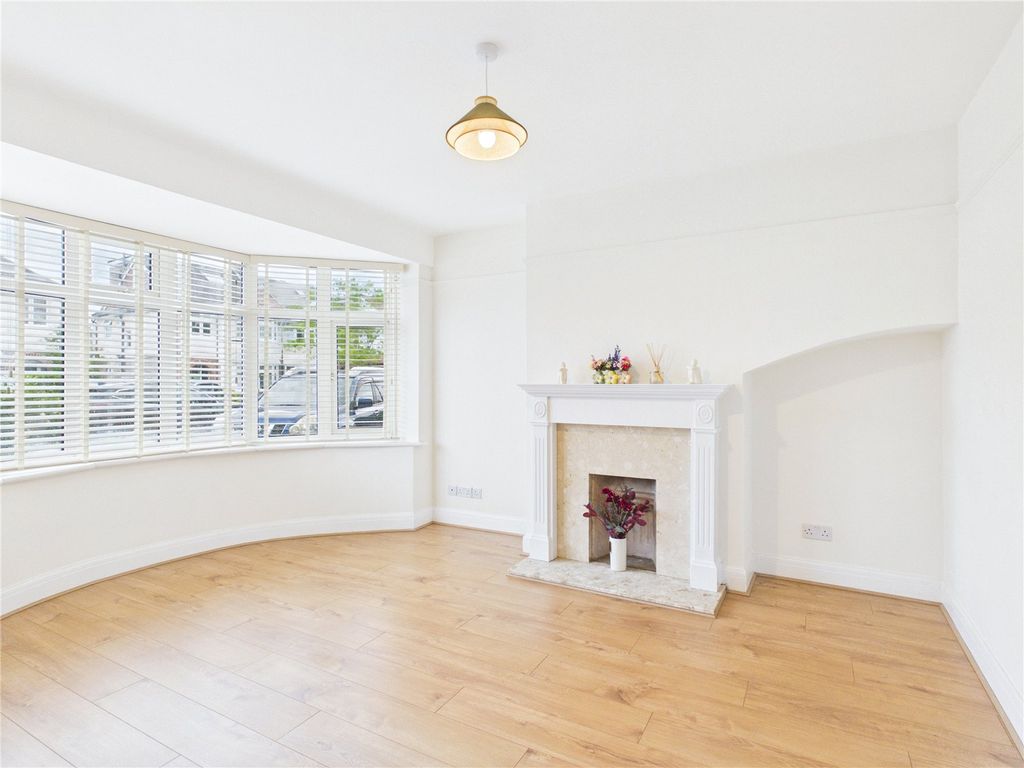 Property photo 3 of 16 Picture No. 02