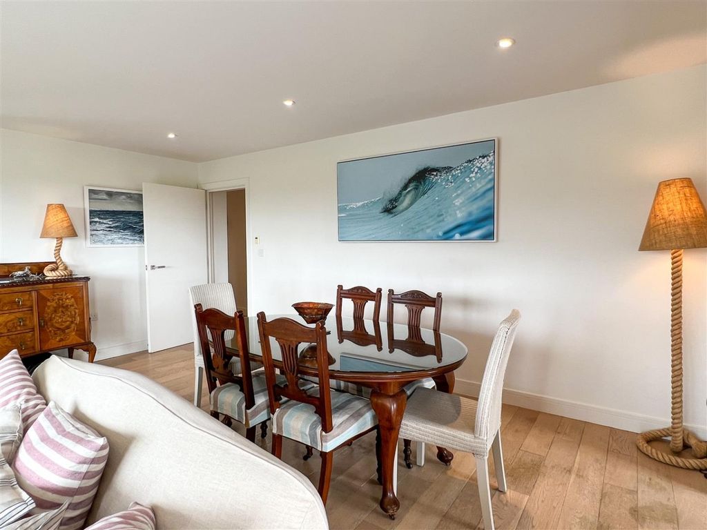 Property photo 3 of 21 4864873