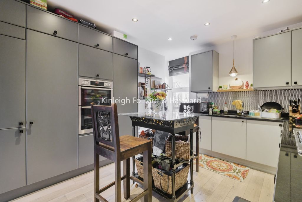 Property photo 2 of 8 Kitchen