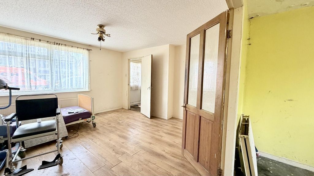 Property photo 2 of 14 Bedroom