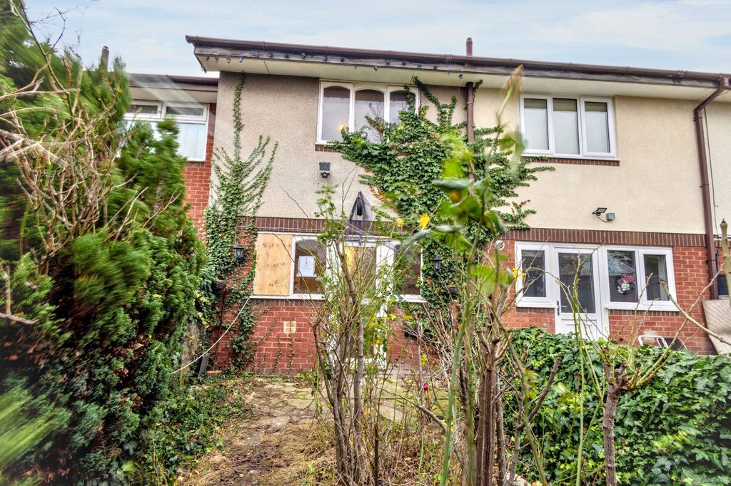 Property photo 2 of 18 8 Marton Burn Road, Middlesbrough, Ts4 2Sw