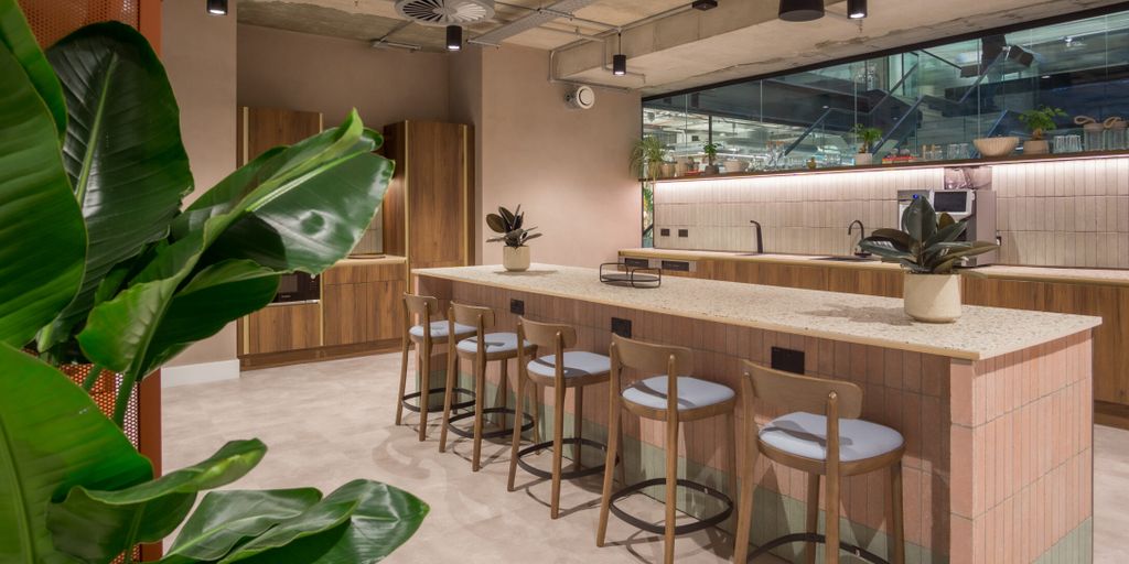 Property photo 3 of 16 Breakout Space