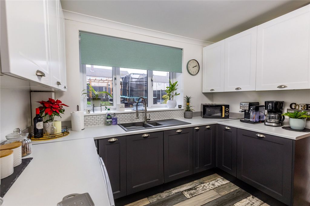 Property photo 2 of 28 Picture No. 44