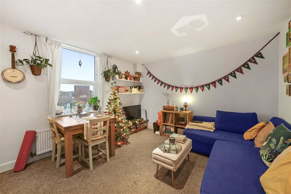 Property photo 3 of 6 Picture No. 10