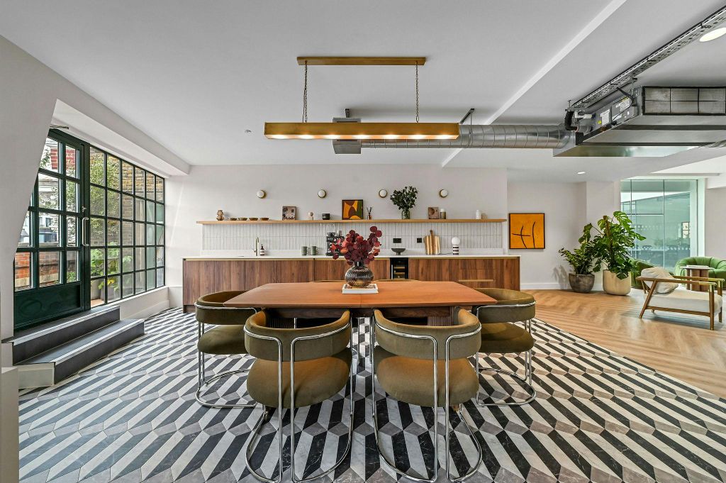 Property photo 1 of 34 MD-Bc-141-143Shoreditchhighstreet-9.Jpg