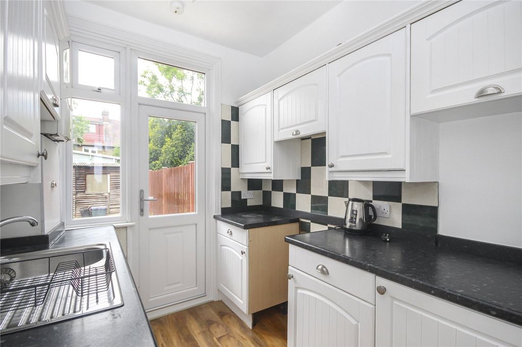 Property photo 3 of 19 Kitchen