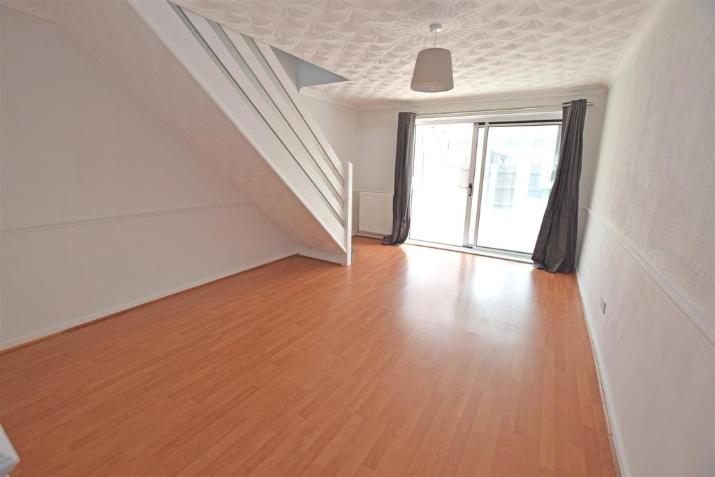 Property photo 2 of 9 Lounge.Jpg