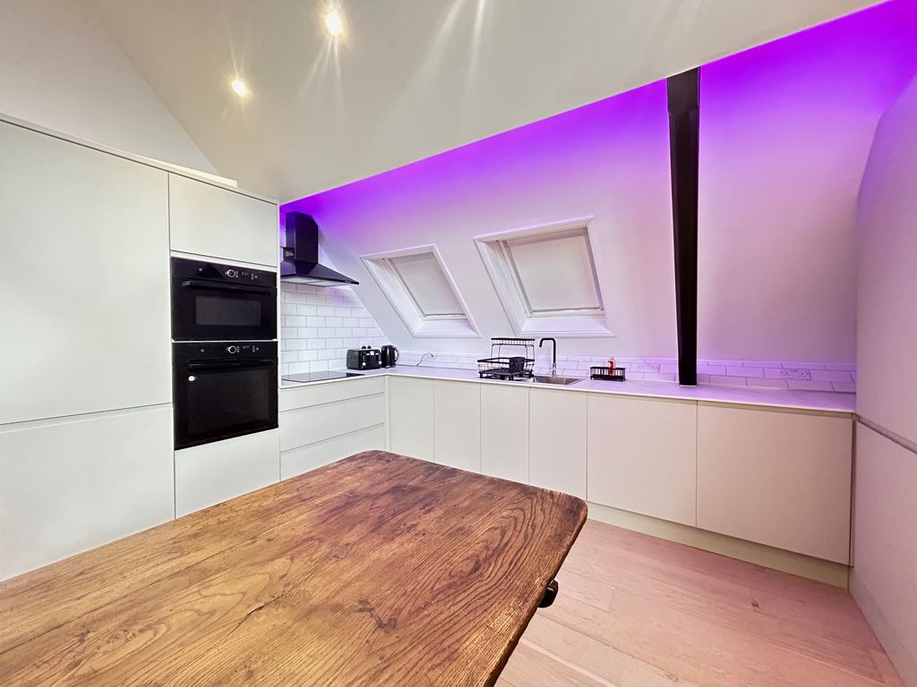 Property photo 3 of 8 Kitchen