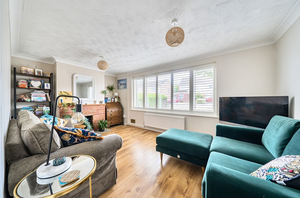 Property photo 2 of 11 14972401