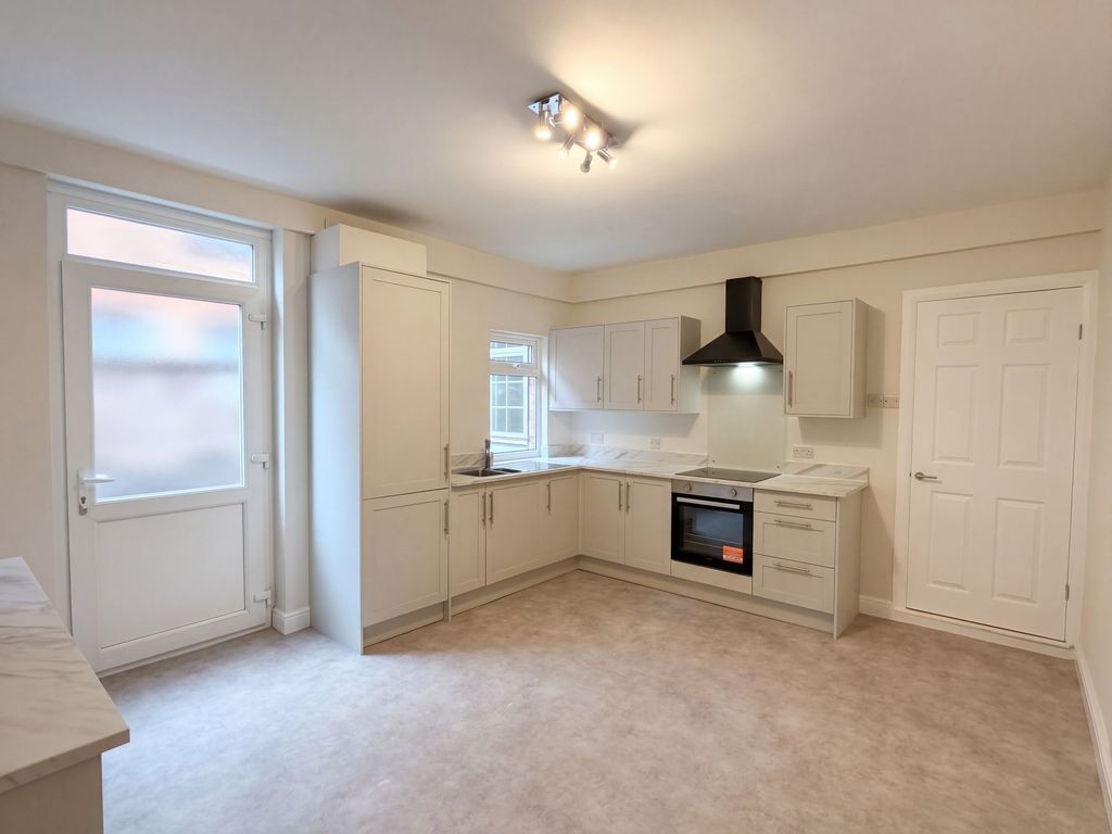 Property photo 3 of 10 4