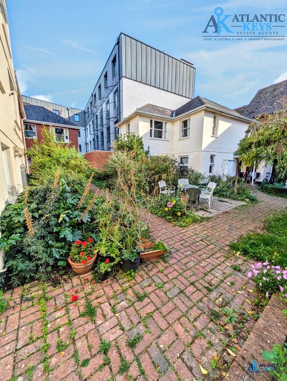 Property photo 2 of 11 Court Yard