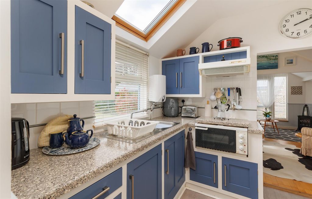 Property photo 2 of 30 Kitchen