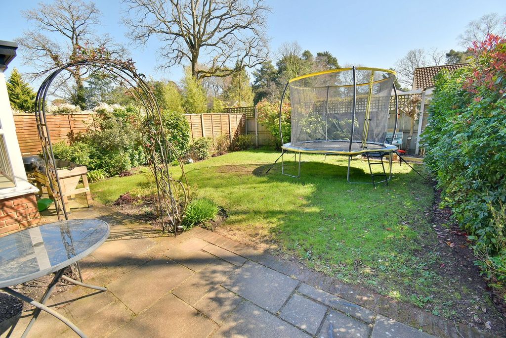 Property photo 2 of 28