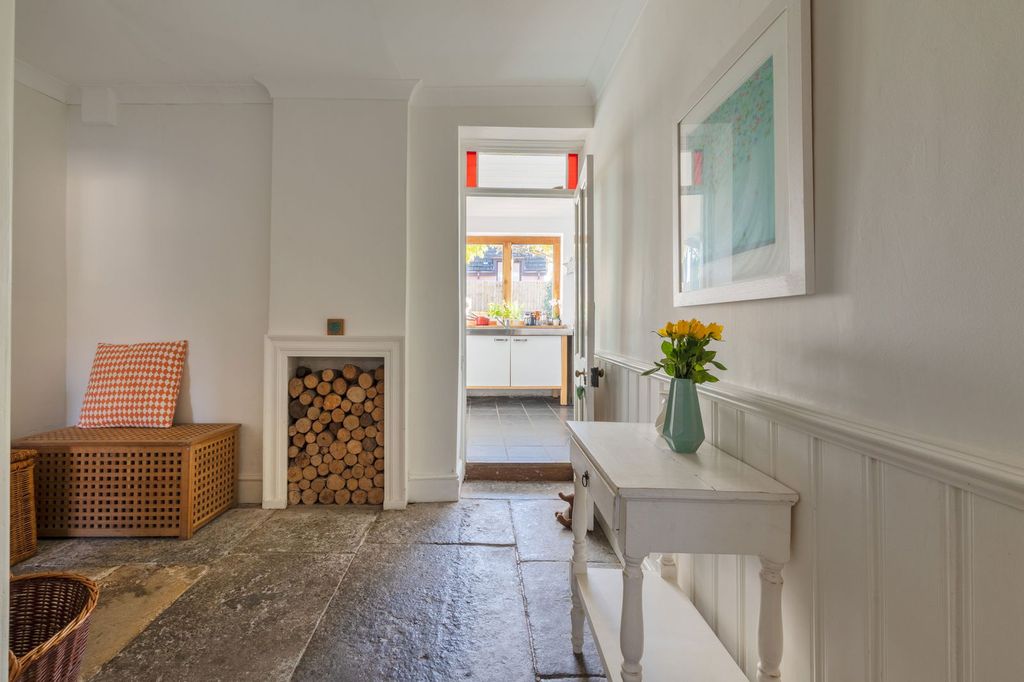 Property photo 3 of 39