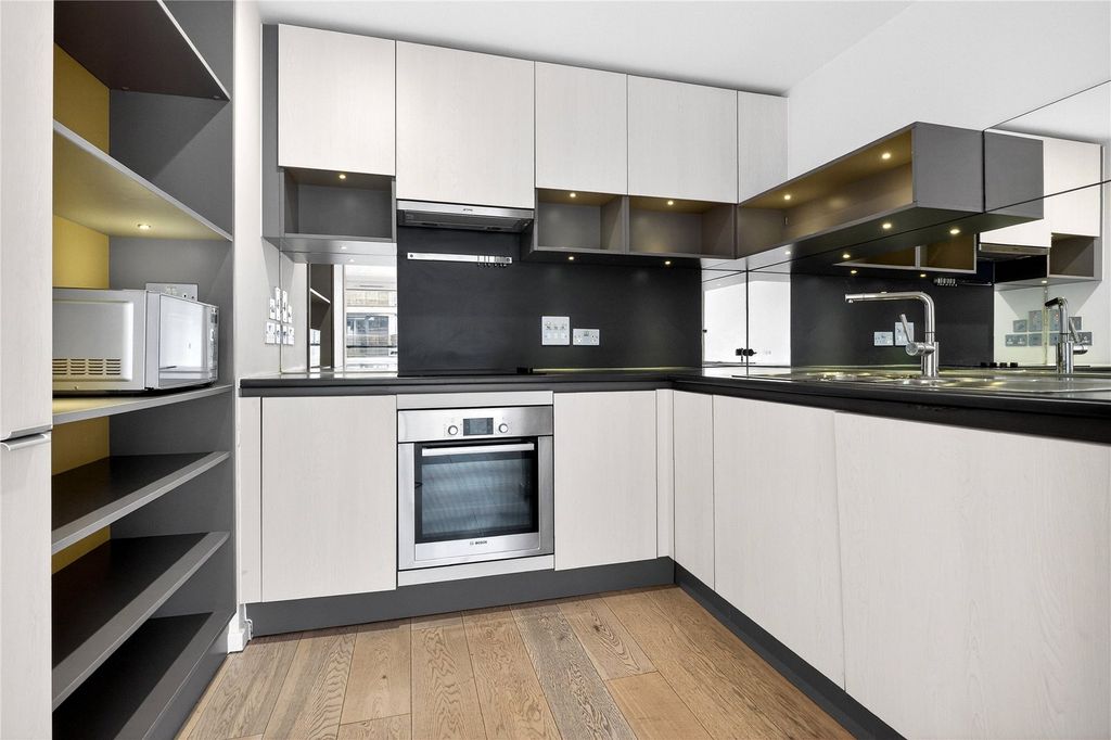 Property photo 3 of 20 Kitchen