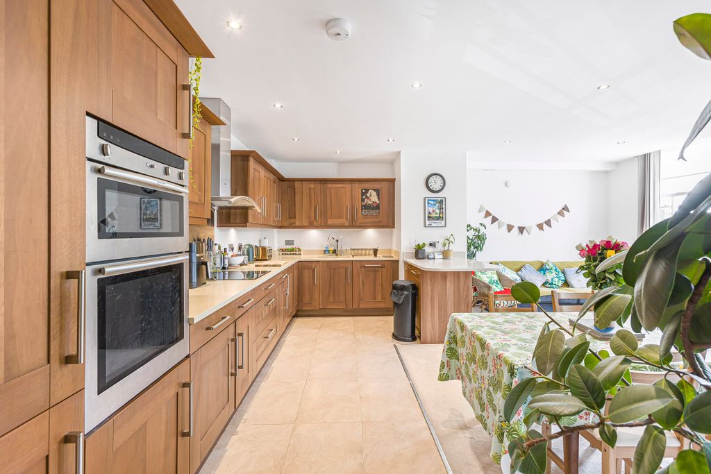Property photo 3 of 12 352134