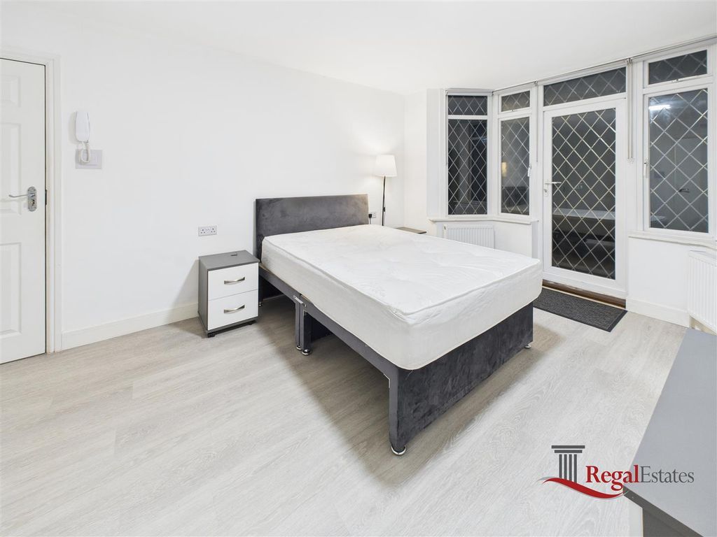 Property photo 2 of 9 Cam02489G0-Pr0239-Still002.Jpg