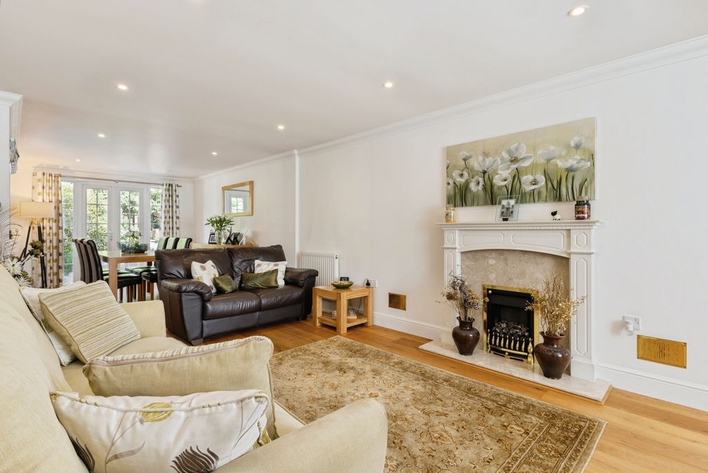 Property photo 3 of 20 Pbox-Img.Jpg