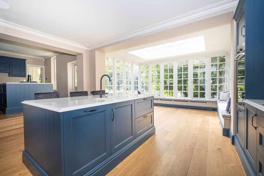 Property photo 3 of 40 23Hampton-Spring-...