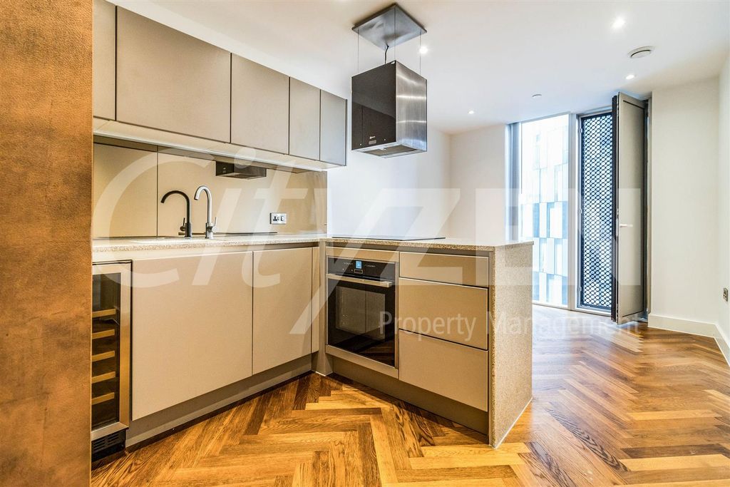 Property photo 3 of 17 Kitchen