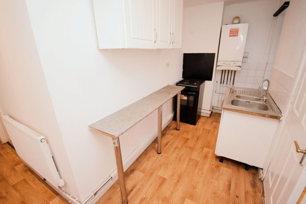 Property photo 3 of 13 Kitchen