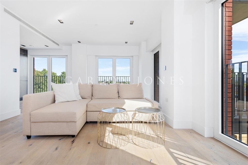 Property photo 2 of 19 Reception