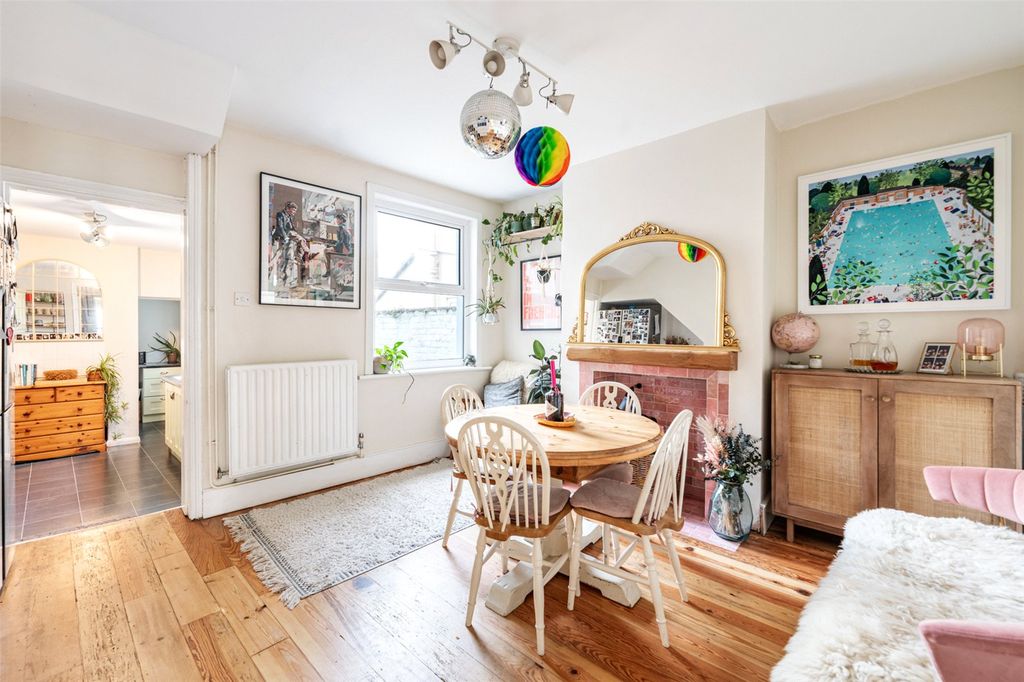 Property photo 2 of 17 Picture No. 12