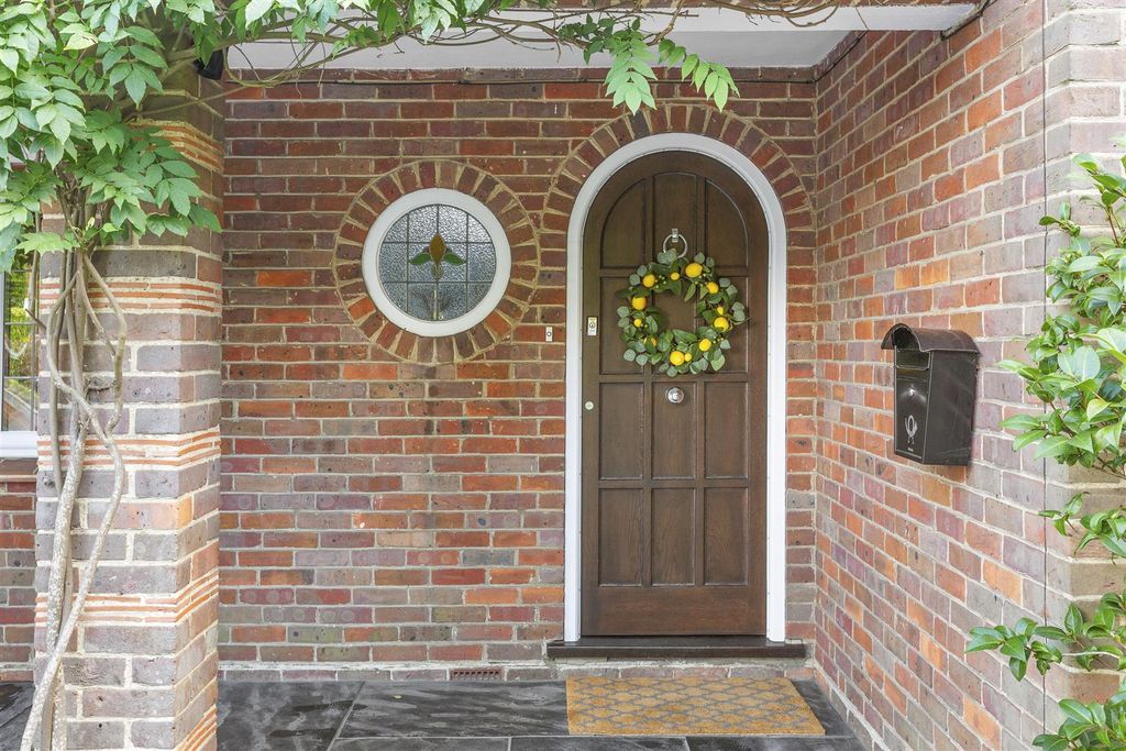 Property photo 2 of 29 23 Marlow Road, Hp11 1Ta-27.Jpg