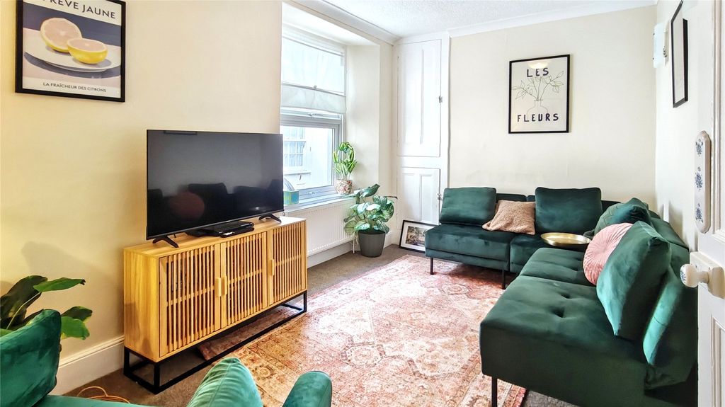 Property photo 2 of 16 2 - Lounge