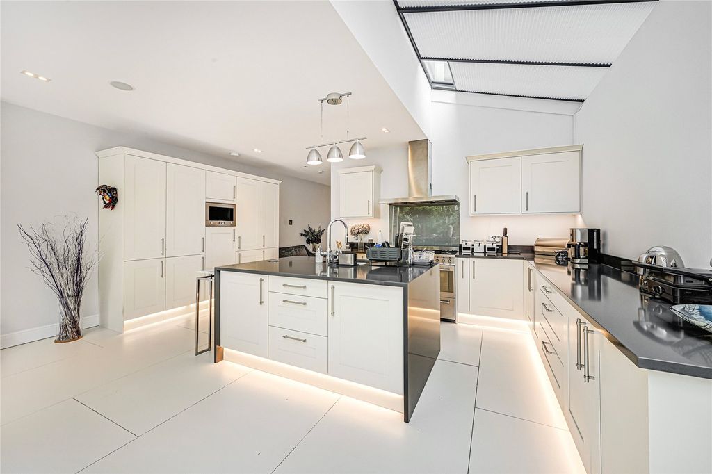 Property photo 2 of 19 Picture No. 10