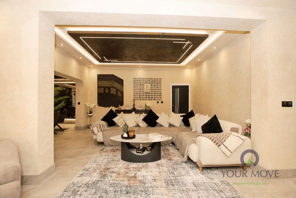 Property photo 1 of 32 Pbox-Img.Jpg