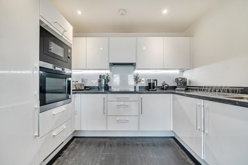 Property photo 2 of 20 Kitchen