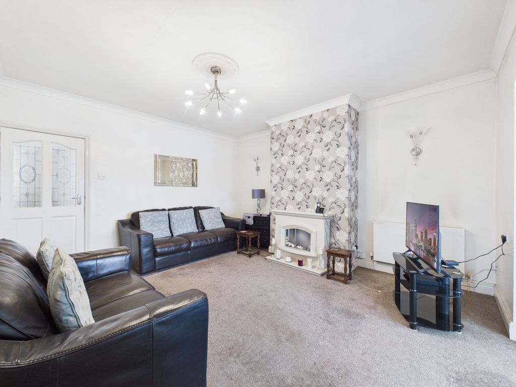 Property photo 2 of 11 Lounge