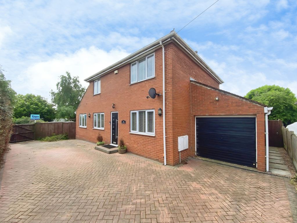 Property photo 1 of 16 Ext Lynton.Jpg