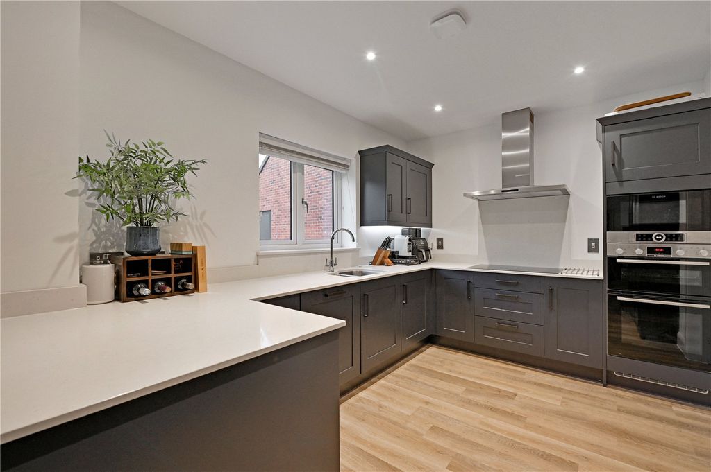 Property photo 3 of 14 Kitchen Area