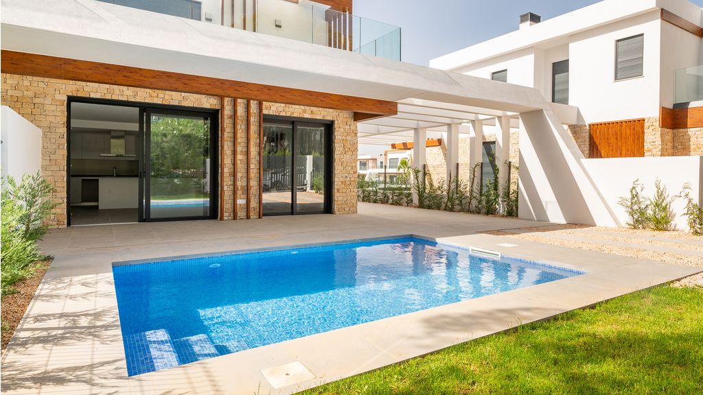 Property photo 1 of 14 Cob877013.Jpg