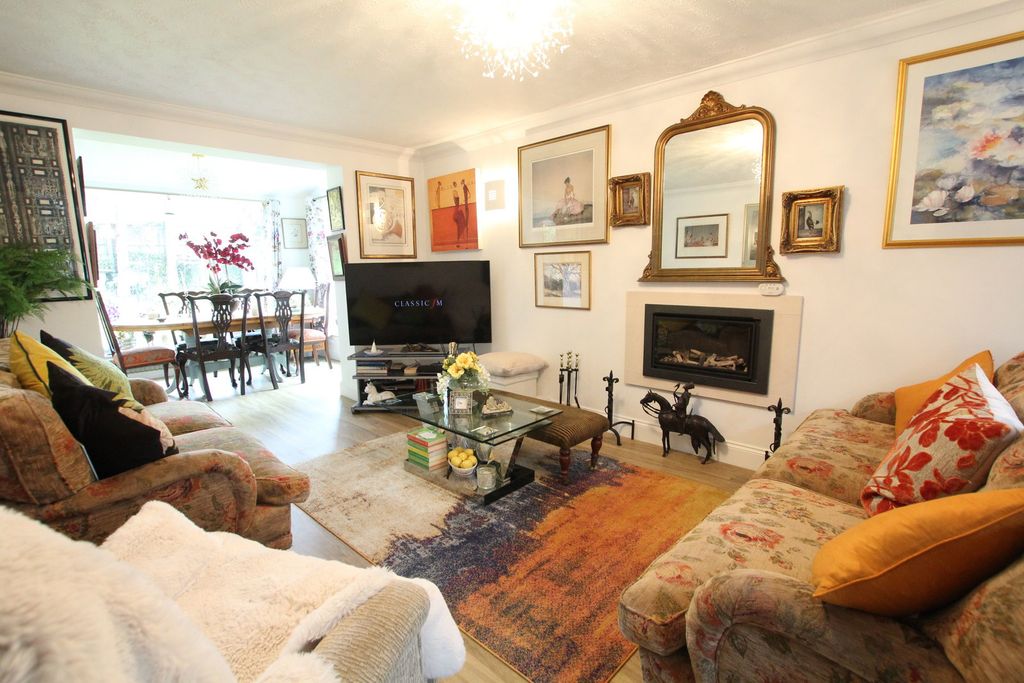 Property photo 2 of 20