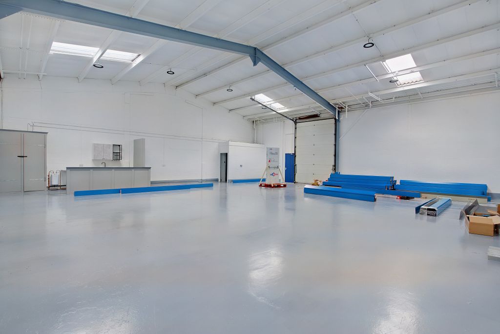 Property photo 3 of 7 8552774-Interior05-800