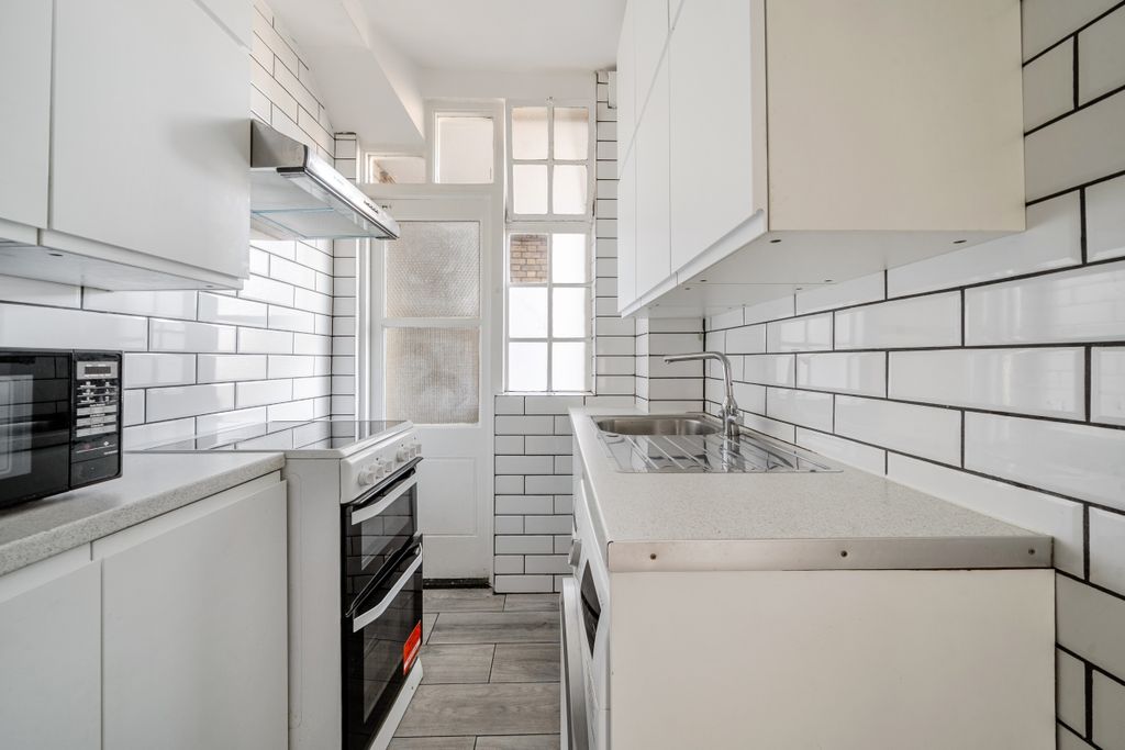 Property photo 3 of 11 1521319-11-1A0902...