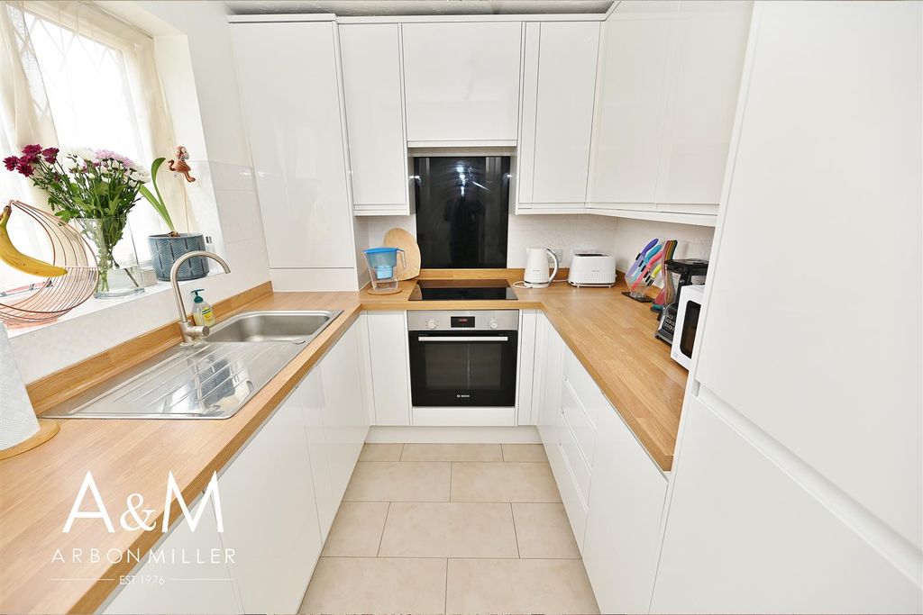 Property photo 2 of 16 Feature Kitchen