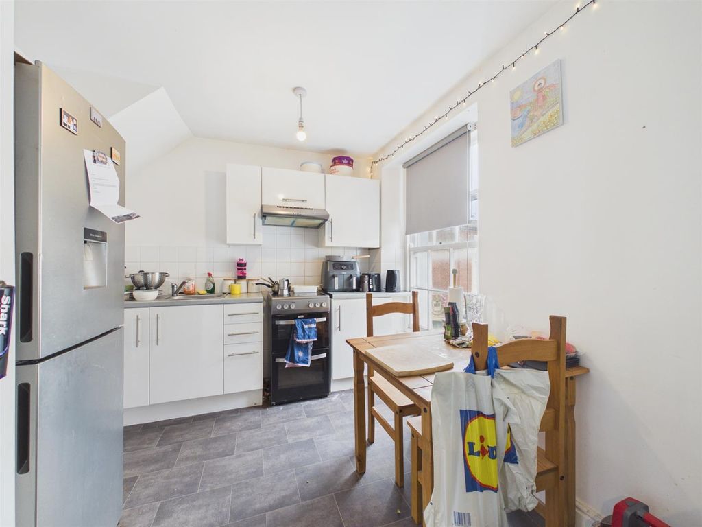 Property photo 3 of 13 Flat 2 Kitchen