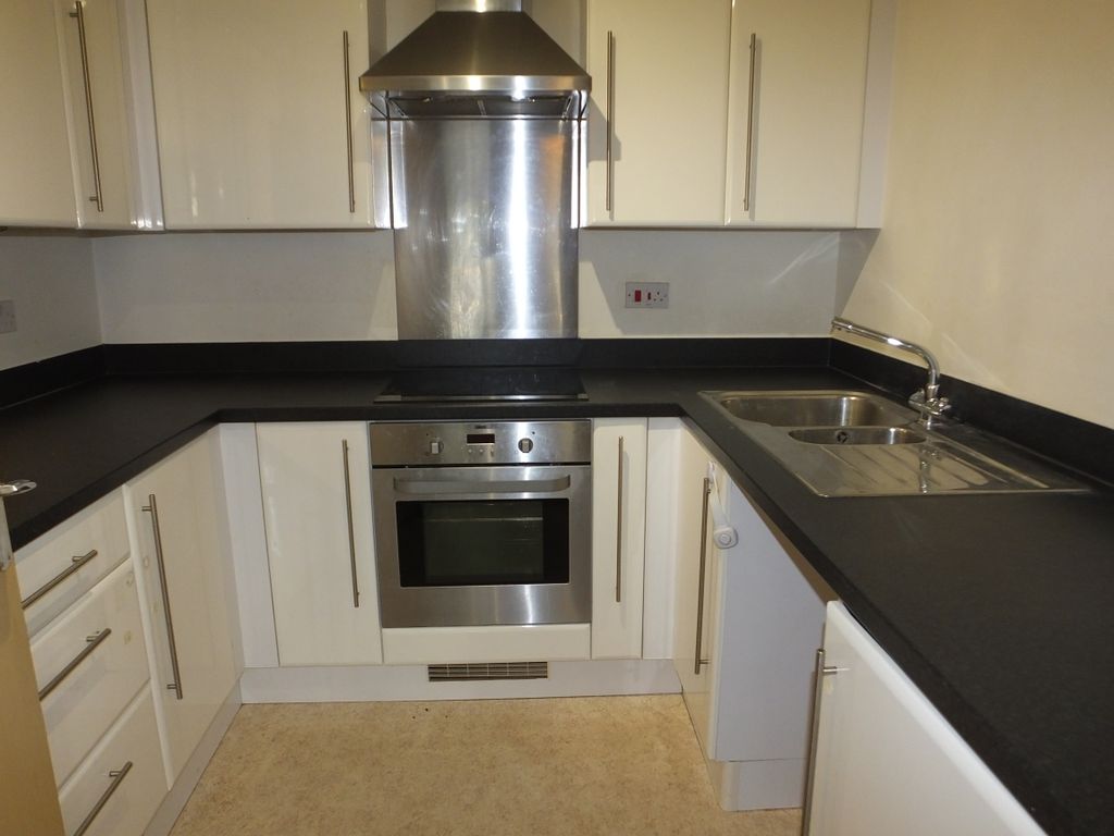 Property photo 2 of 8 Kitchen