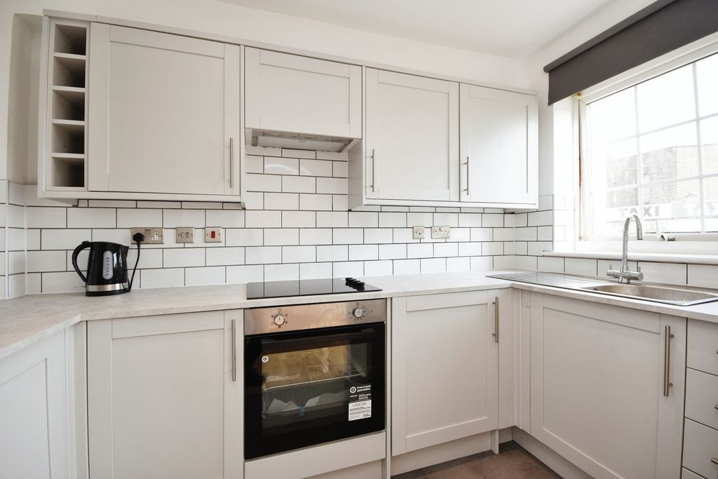 Property photo 2 of 14 Refitted Kitchen