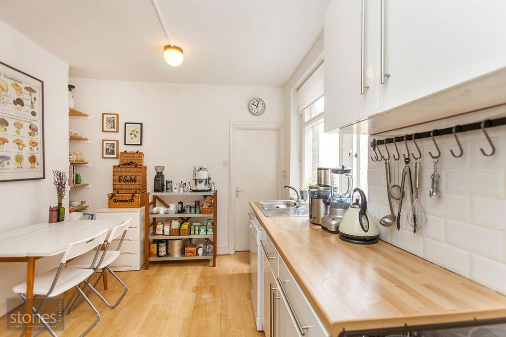 Property photo 2 of 9 Kitchen