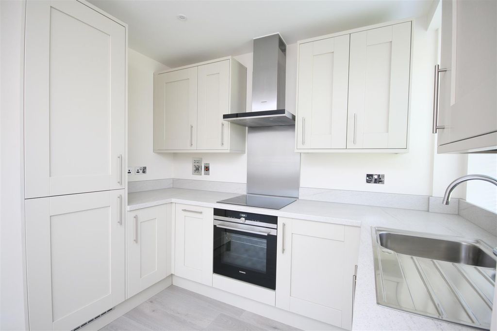 Property photo 1 of 9 Kitchen 2.Jpg