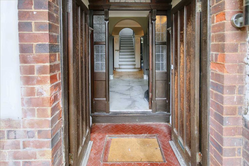 Property photo 2 of 25 Entrance Porch