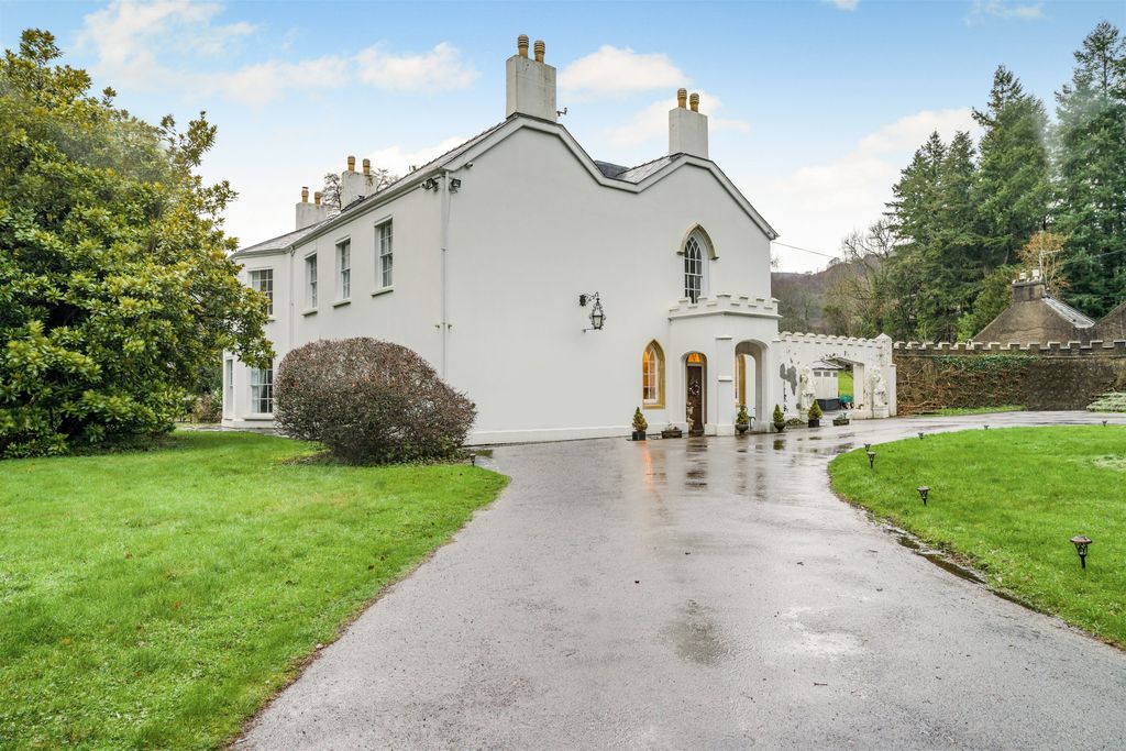 Property photo 1 of 42