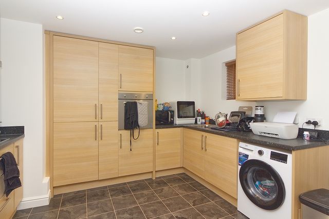 Property photo 3 of 11 Kitchen Area